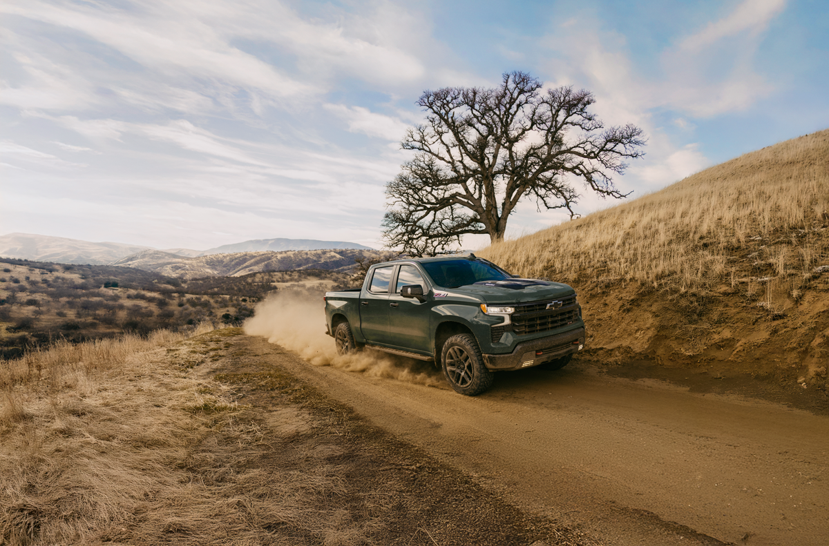 2025 Chevy Silverado vs 2025 GMC Sierra