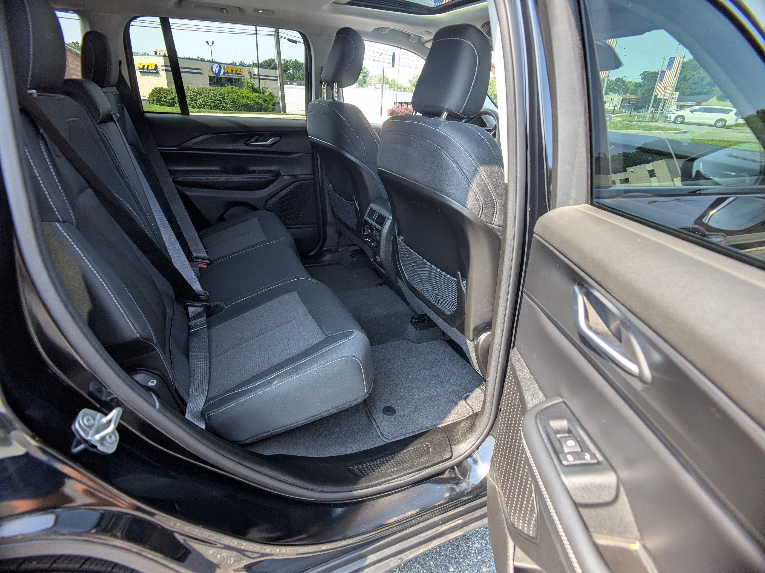 2023 Jeep Grand Cherokee Laredo 4x4