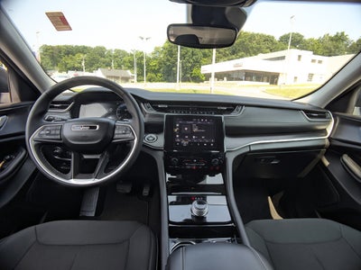 2023 Jeep Grand Cherokee Laredo 4x4