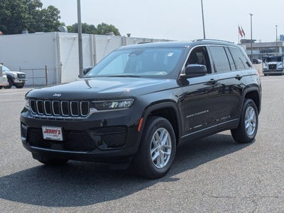 2023 Jeep Grand Cherokee Laredo 4x4