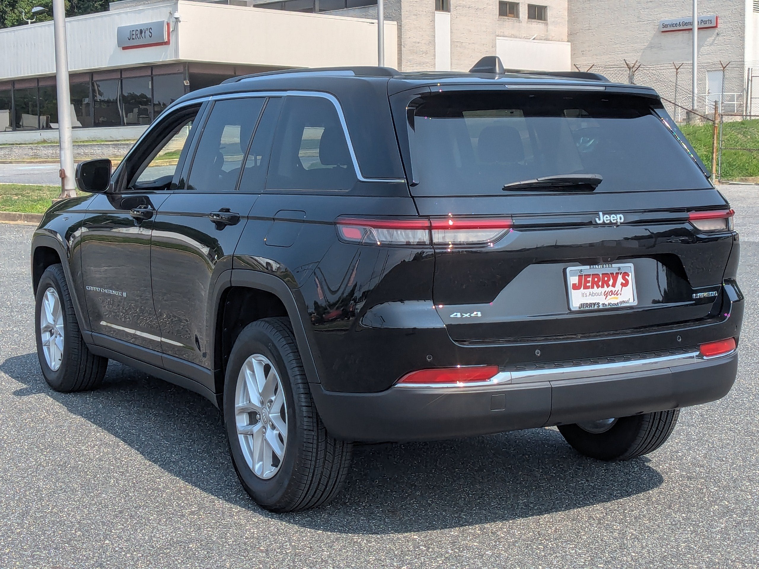 2023 Jeep Grand Cherokee Laredo 4x4