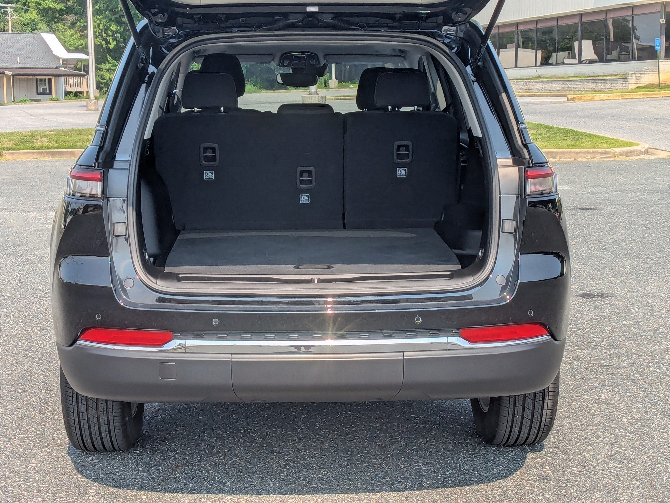 2023 Jeep Grand Cherokee Laredo 4x4