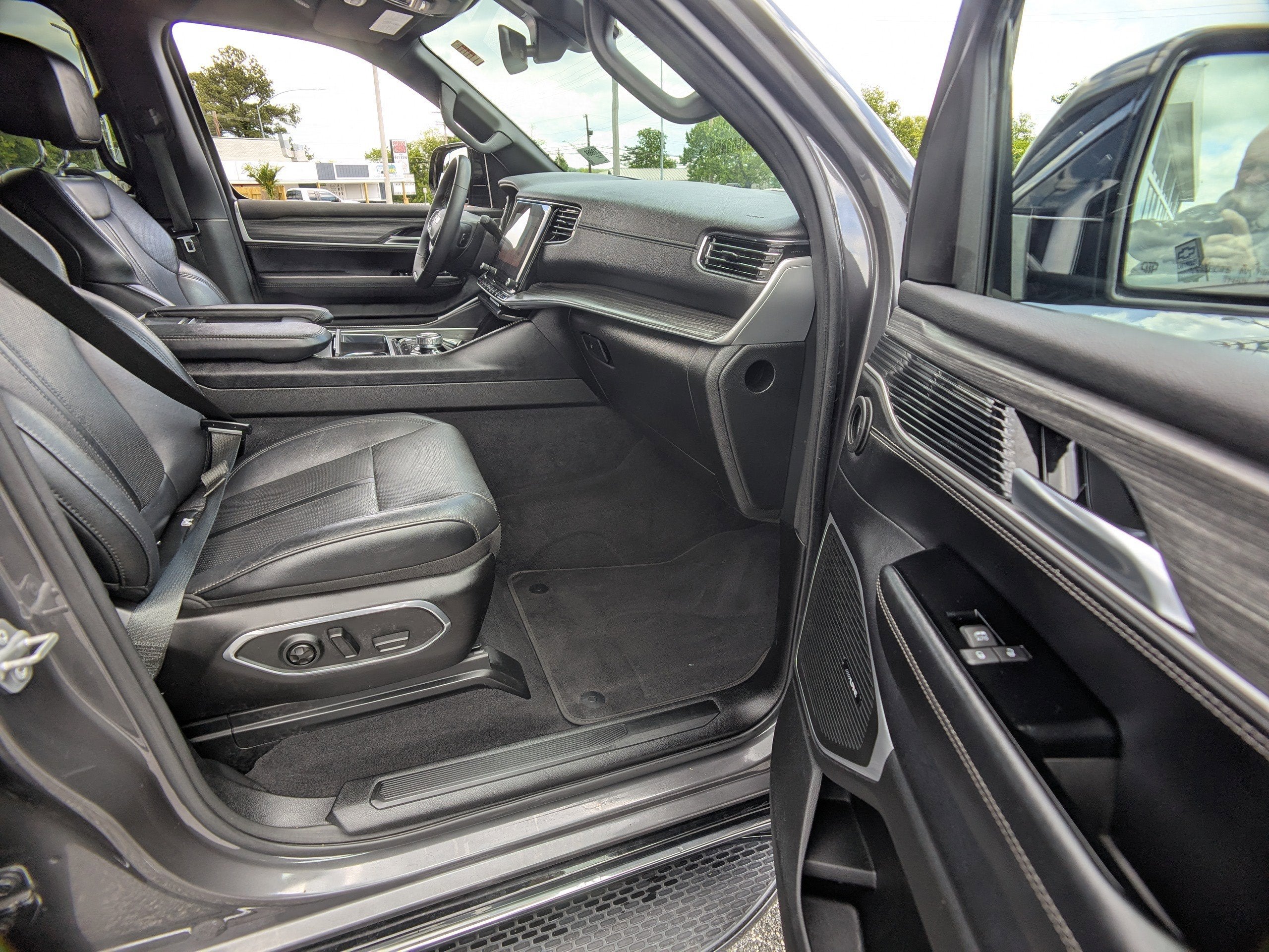 2023 Jeep Wagoneer L Series III