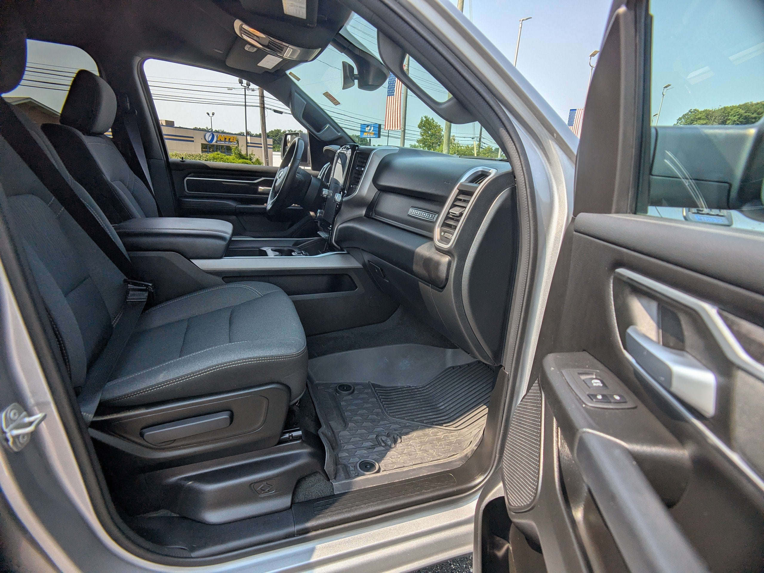 2023 RAM 1500 Big Horn Crew Cab 4x4 5'7" Box