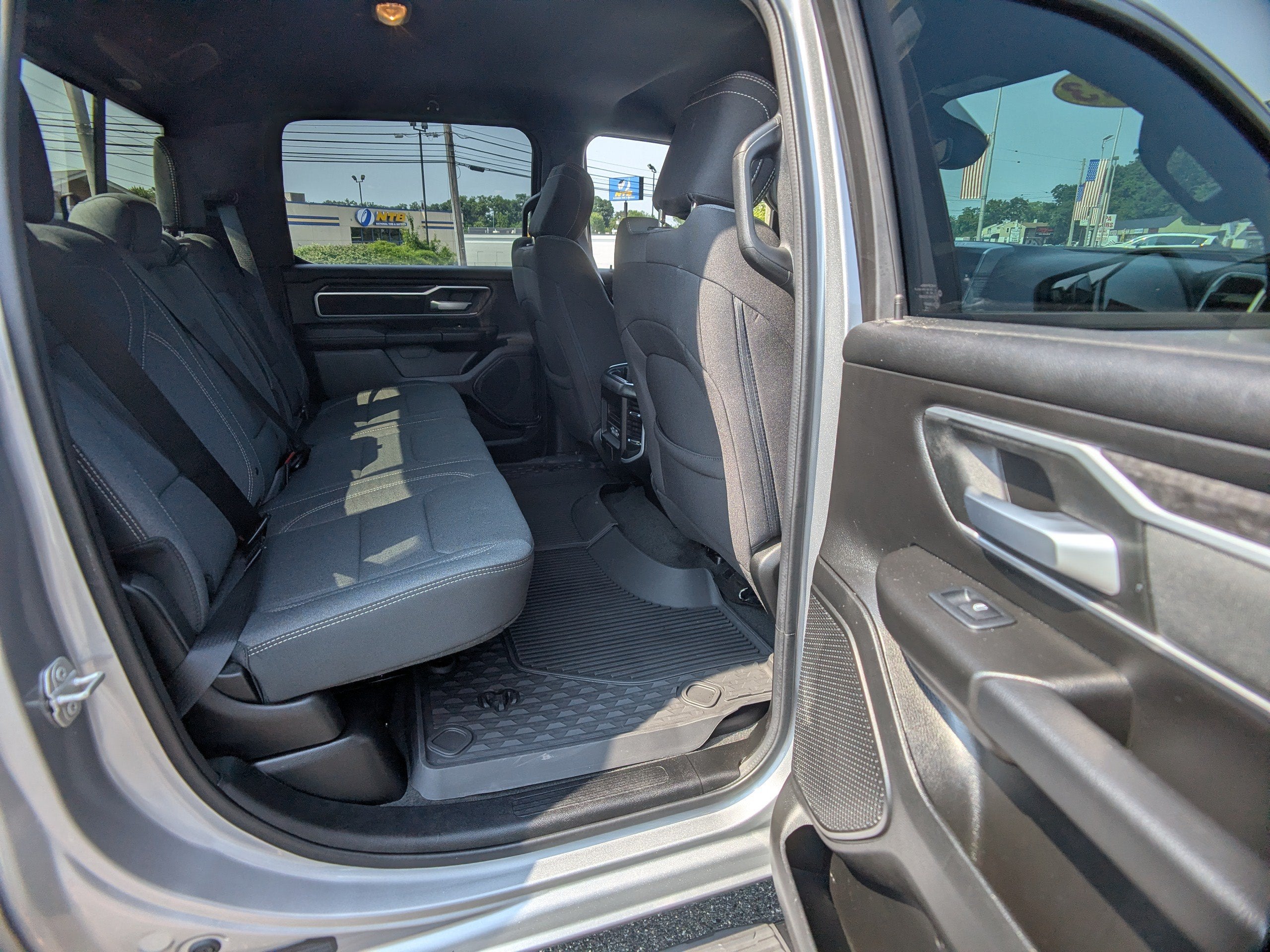 2023 RAM 1500 Big Horn Crew Cab 4x4 5'7" Box