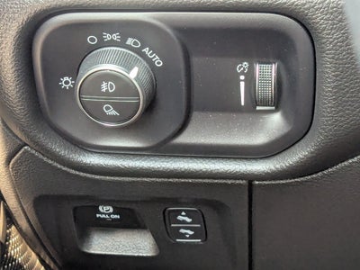 2023 RAM 1500 Big Horn Crew Cab 4x4 5'7" Box