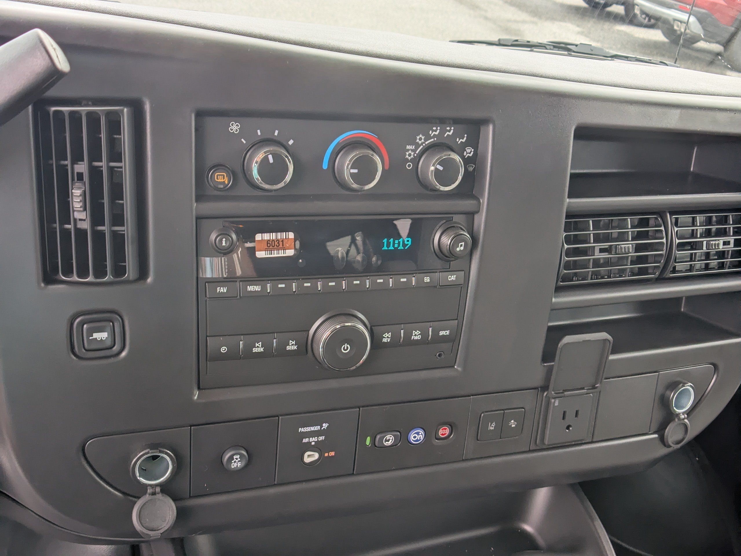 2026 Chevrolet Express Passenger 1LT