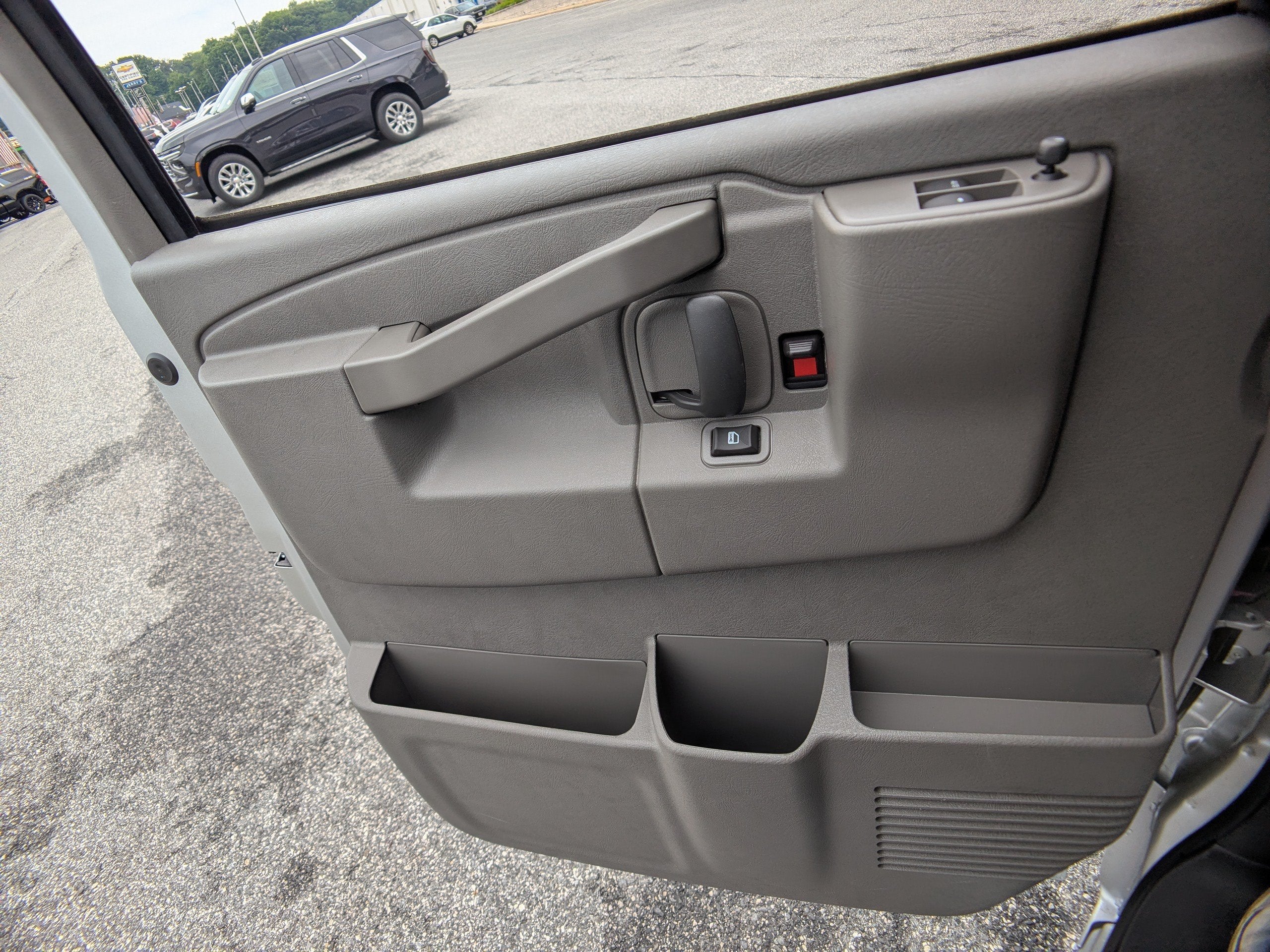 2026 Chevrolet Express Passenger 1LT