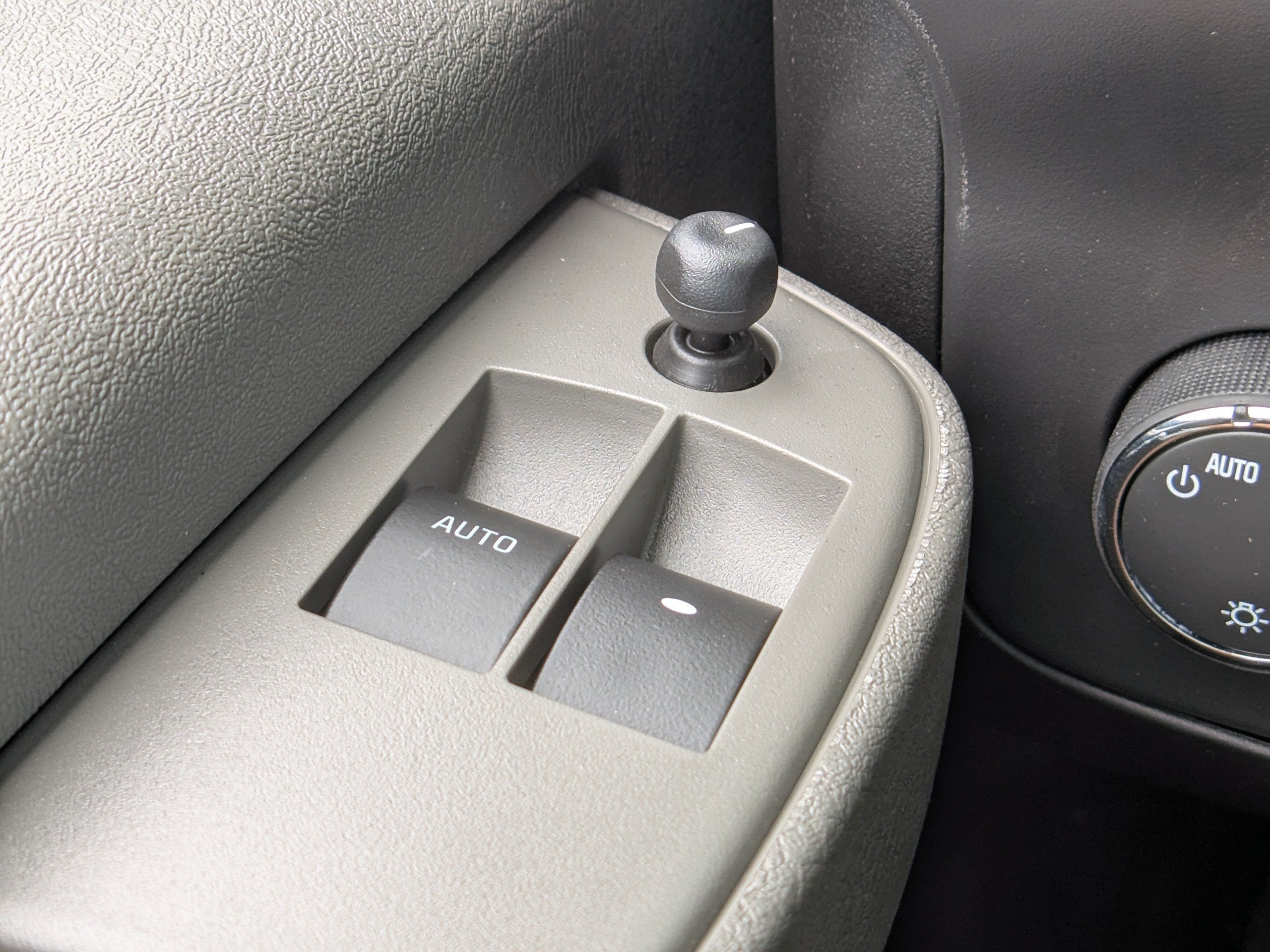 2026 Chevrolet Express Passenger 1LT