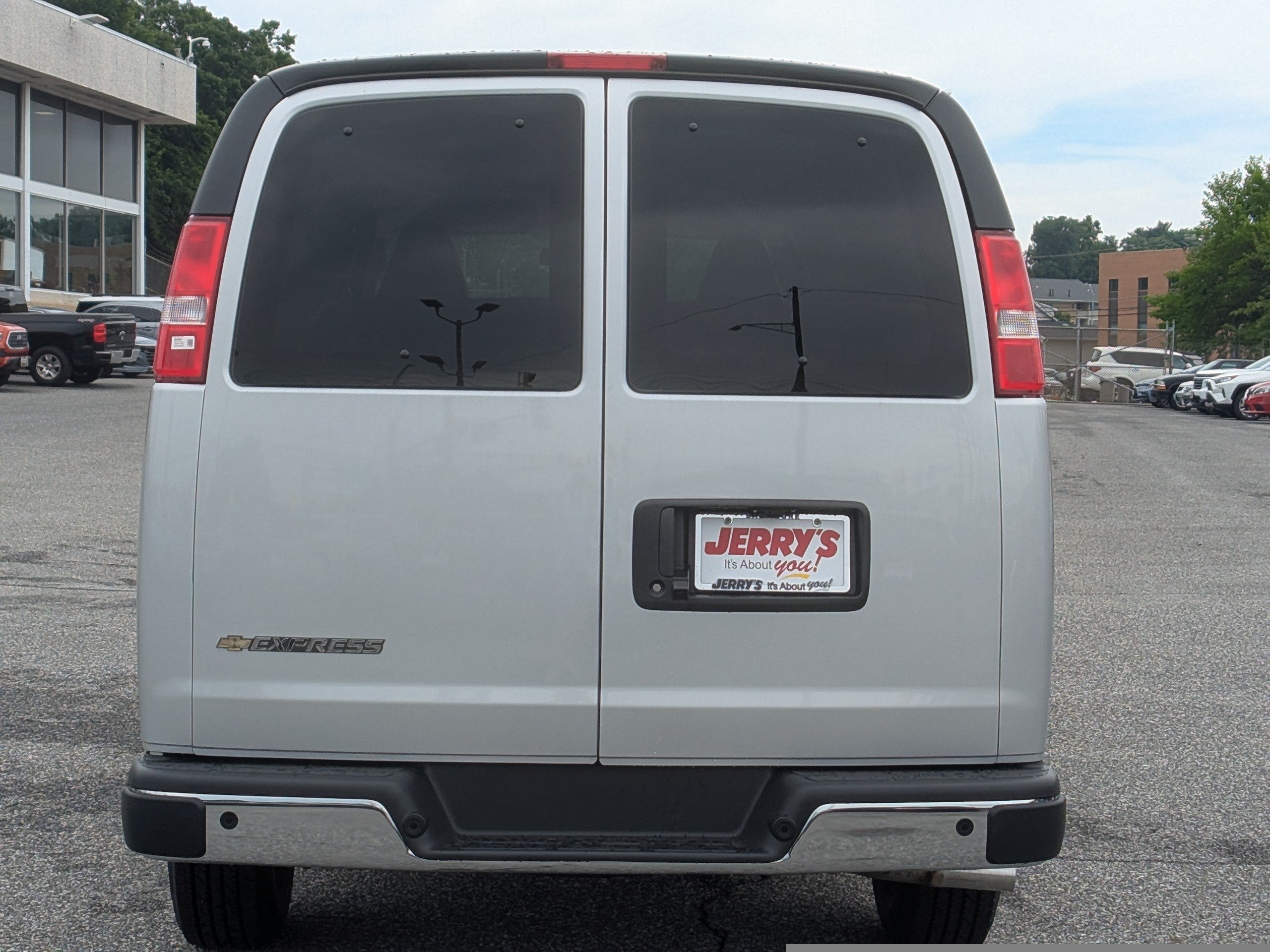 2026 Chevrolet Express Passenger 1LT