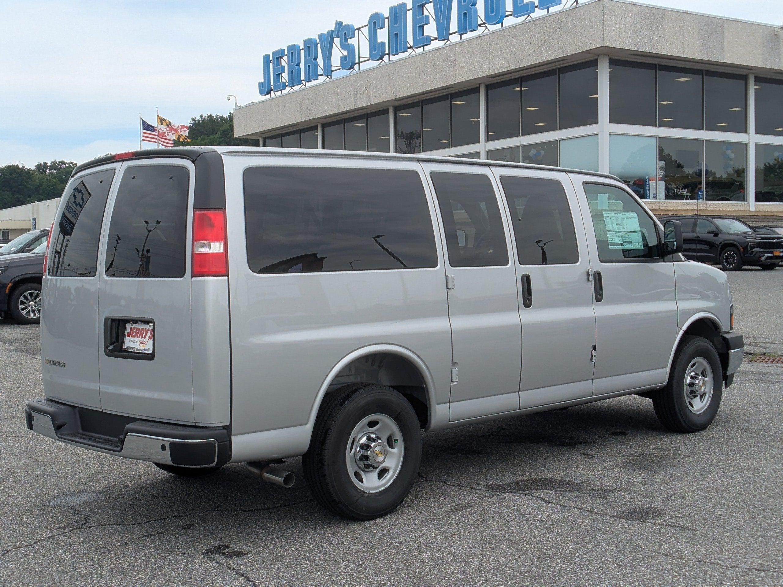 2026 Chevrolet Express Passenger 1LT