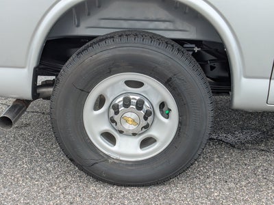 2026 Chevrolet Express Passenger 1LT