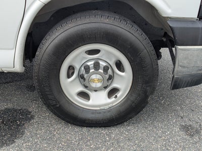 2025 Chevrolet Express Passenger 1LT