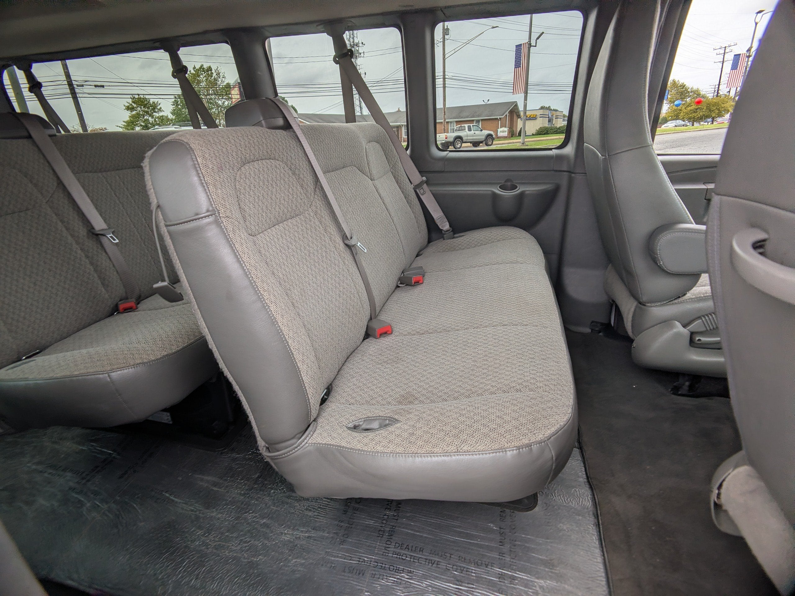 2025 Chevrolet Express Passenger 1LT