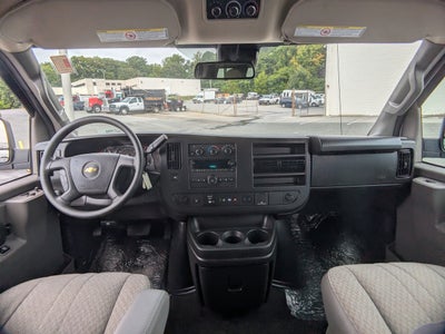 2025 Chevrolet Express Passenger 1LT
