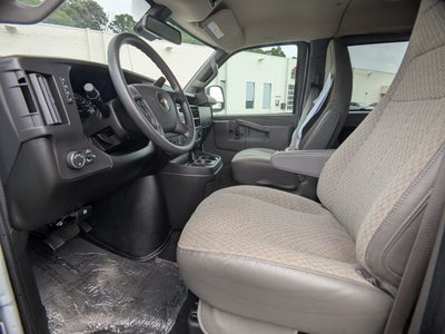 2025 Chevrolet Express Passenger 1LT