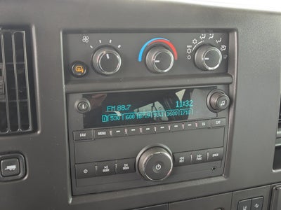 2025 Chevrolet Express Passenger 1LT