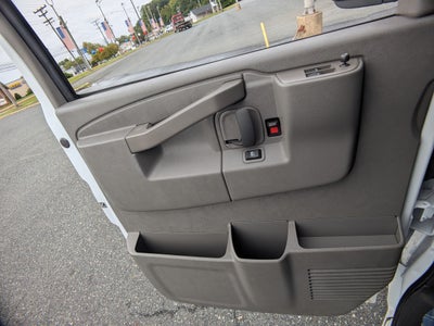 2025 Chevrolet Express Passenger 1LT