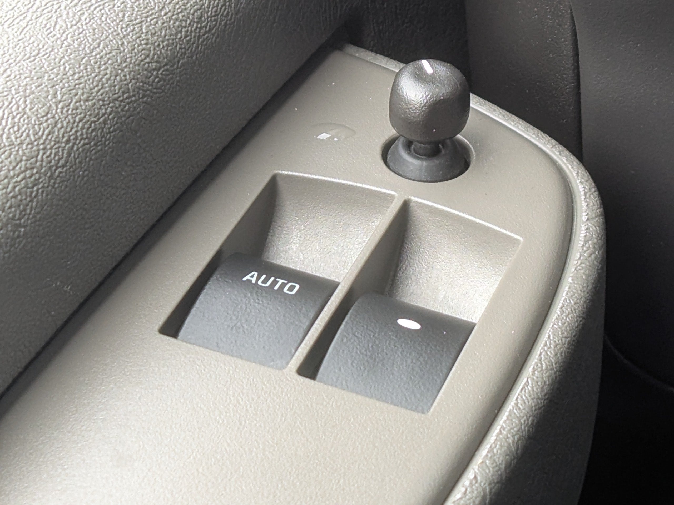 2025 Chevrolet Express Passenger 1LT