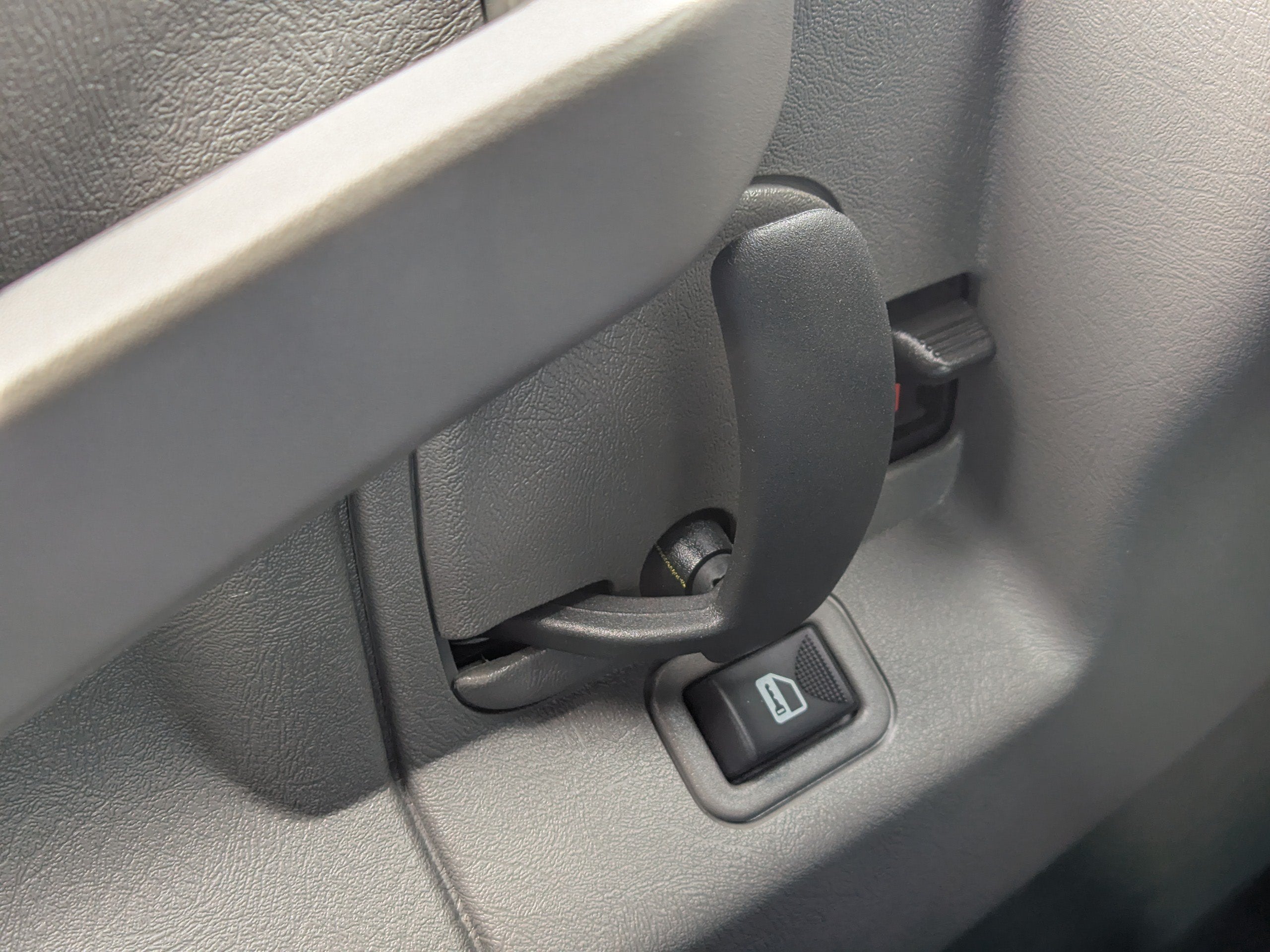 2025 Chevrolet Express Passenger 1LT
