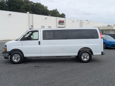 2025 Chevrolet Express Passenger 1LT