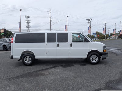 2025 Chevrolet Express Passenger 1LT