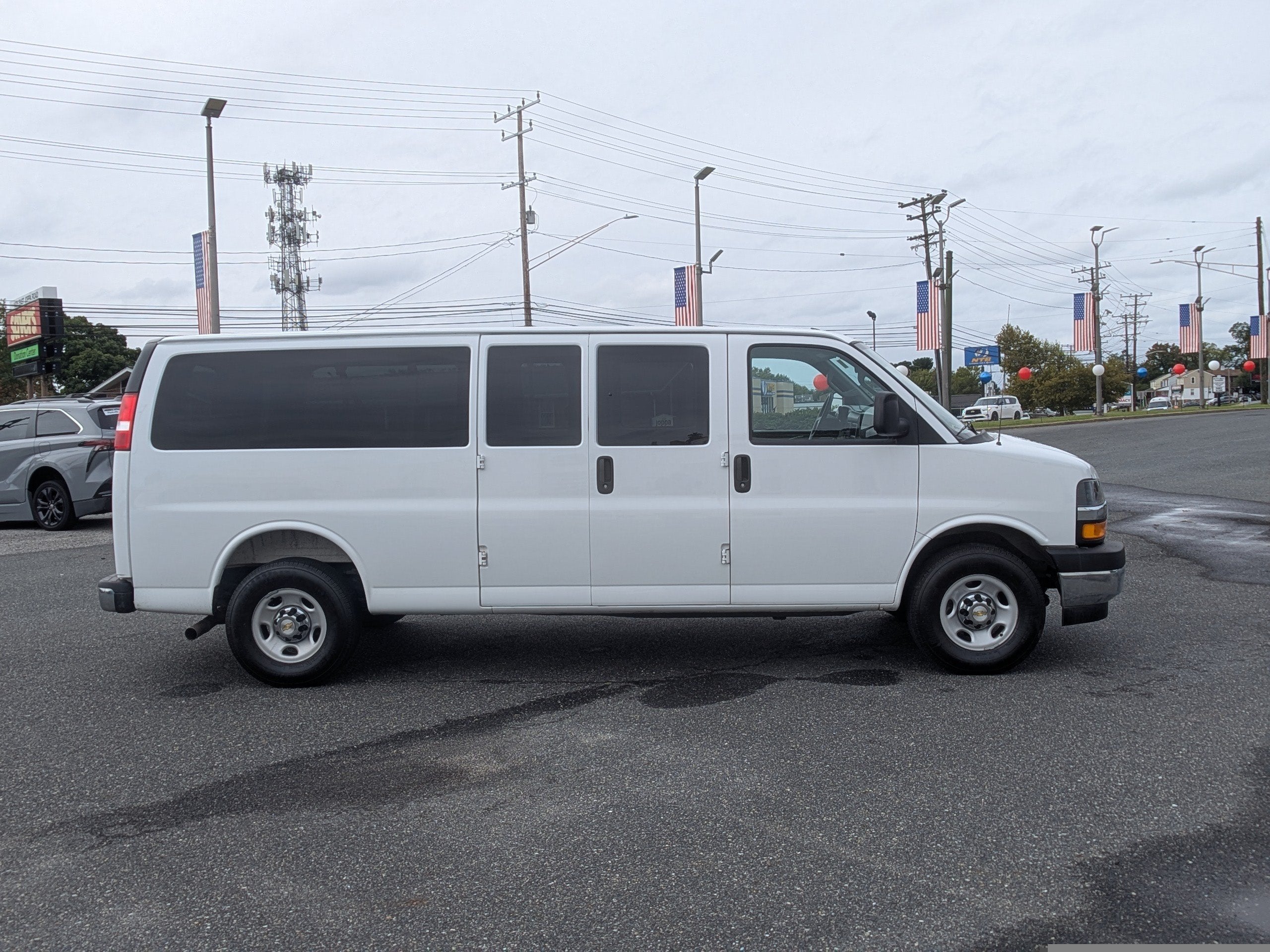 2025 Chevrolet Express Passenger 1LT