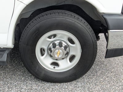 2025 Chevrolet Express Passenger 1LT