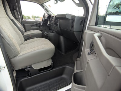 2025 Chevrolet Express Passenger 1LT