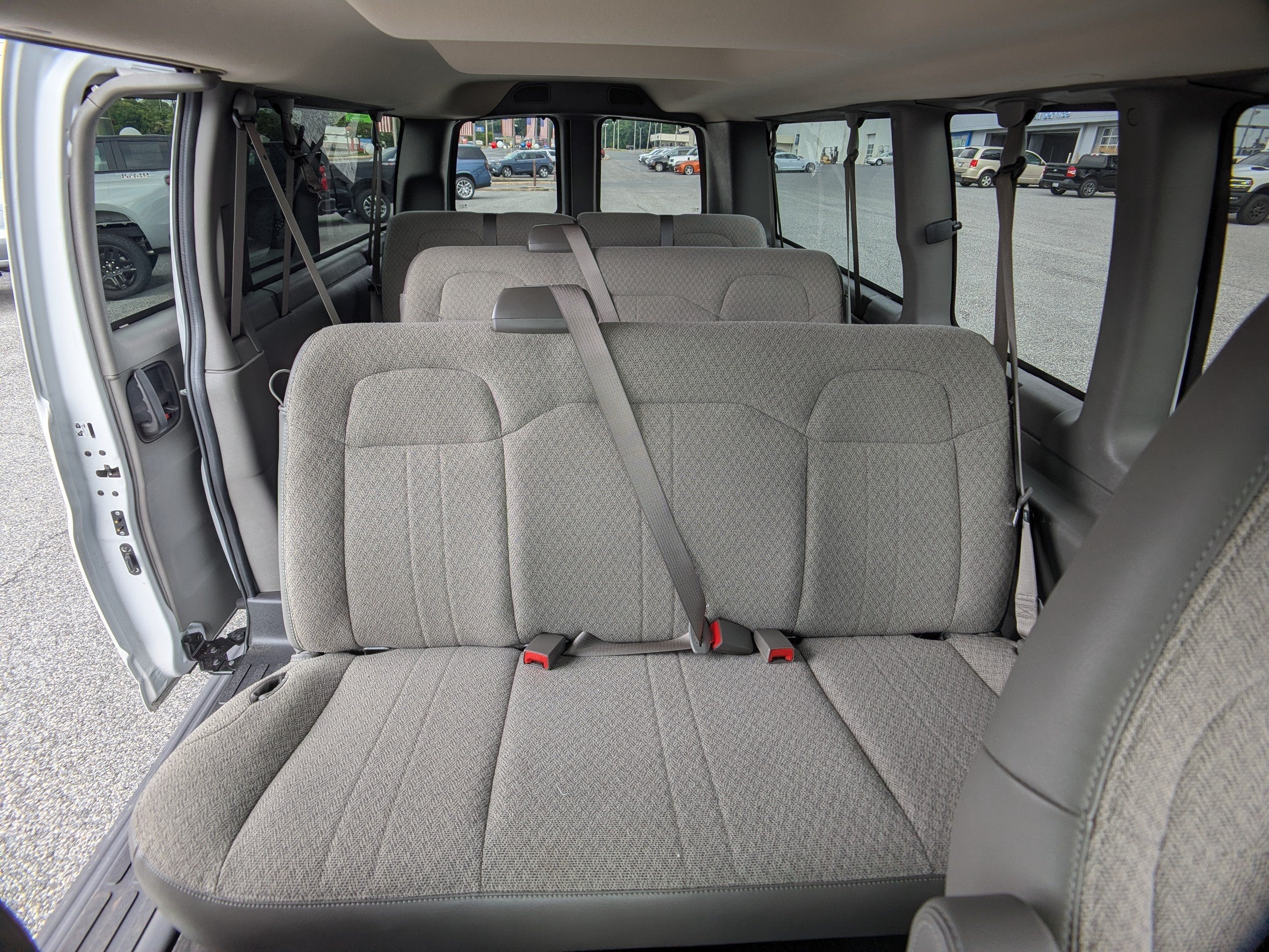 2025 Chevrolet Express Passenger 1LT