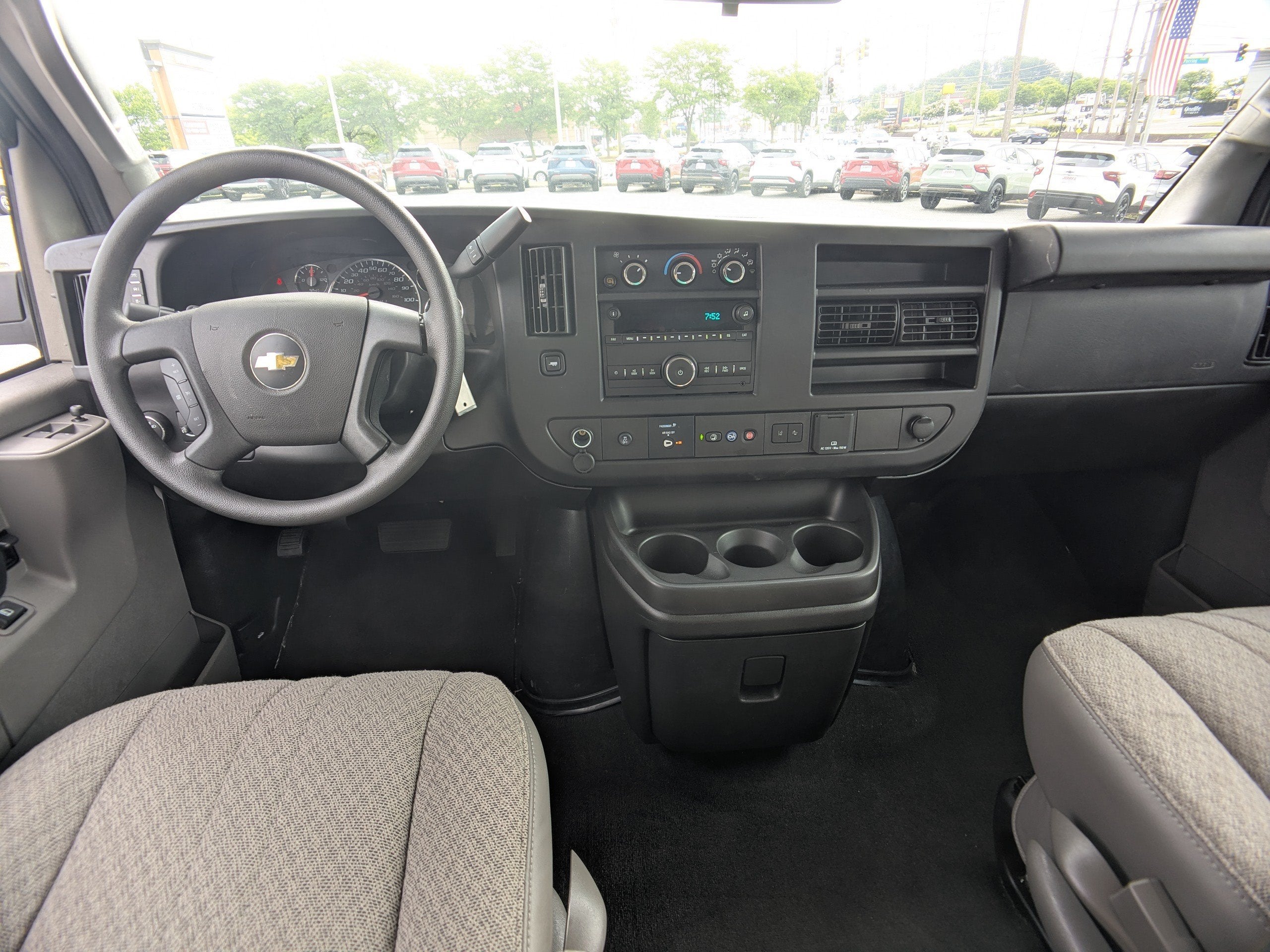 2025 Chevrolet Express Passenger 1LT