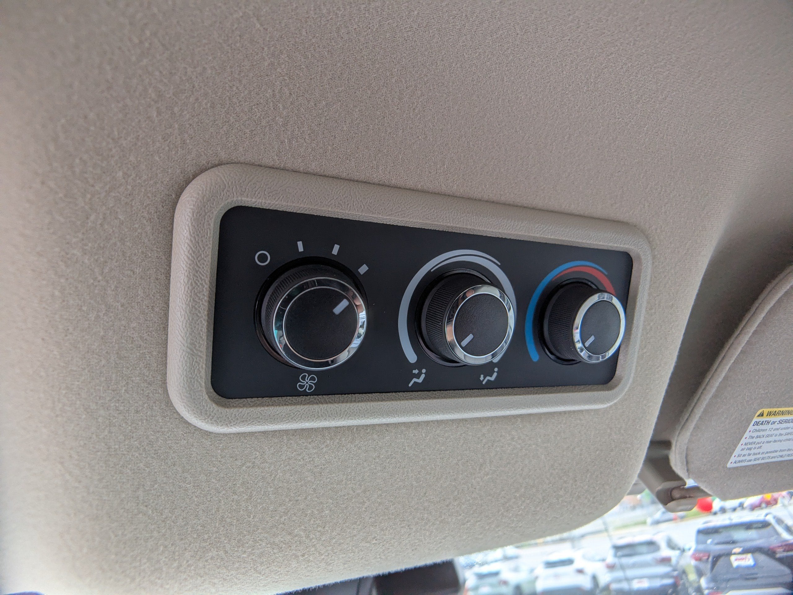2025 Chevrolet Express Passenger 1LT
