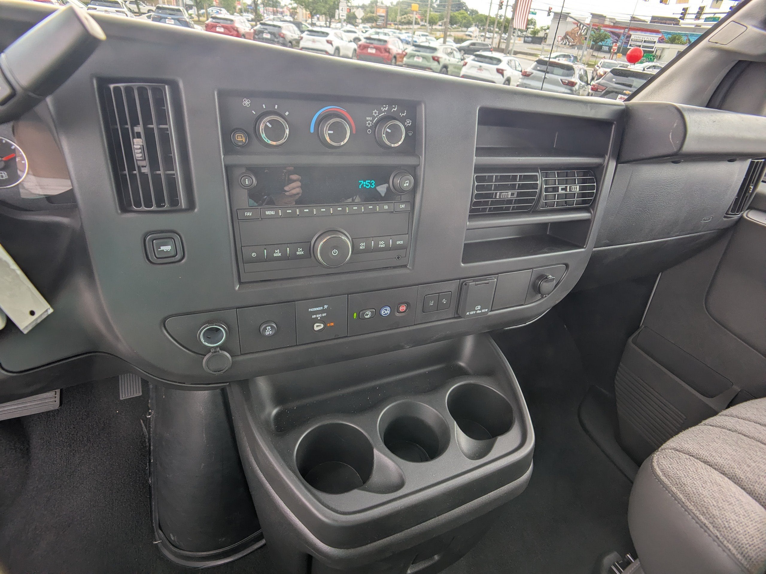 2025 Chevrolet Express Passenger 1LT