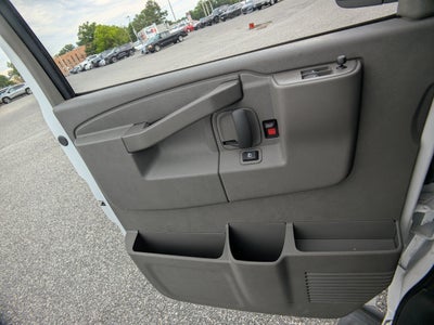 2025 Chevrolet Express Passenger 1LT