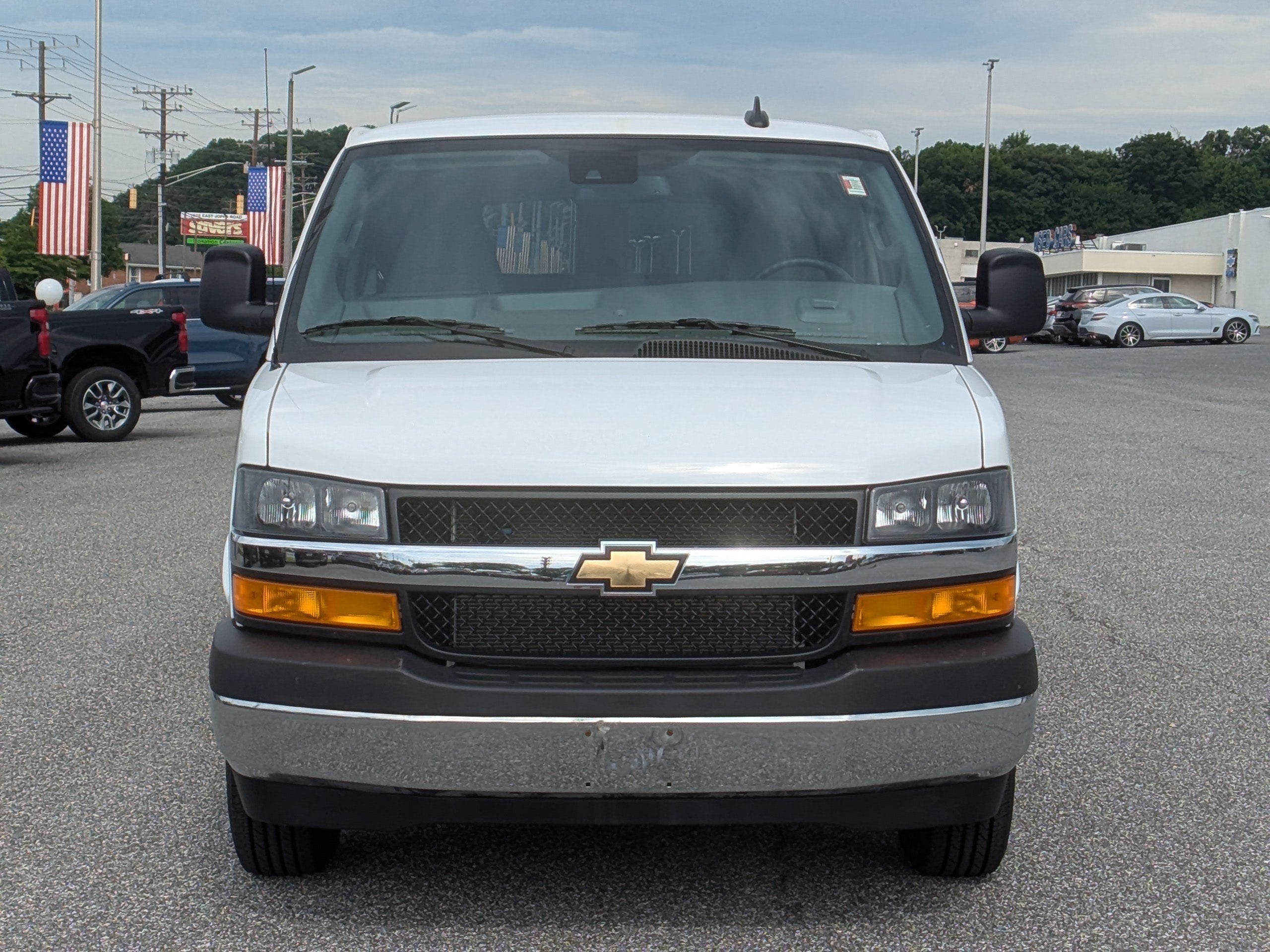 2025 Chevrolet Express Passenger 1LT
