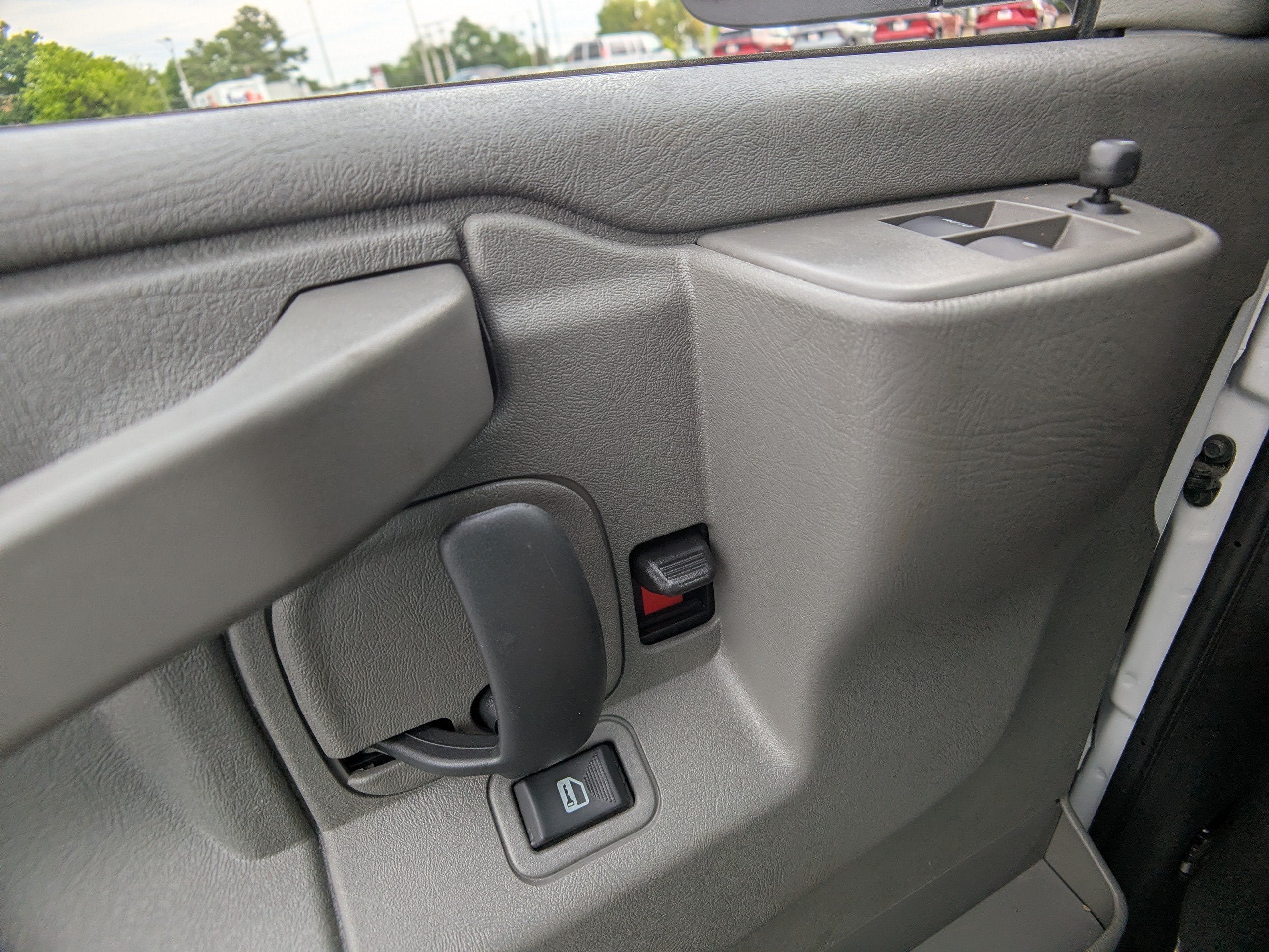 2025 Chevrolet Express Passenger 1LT