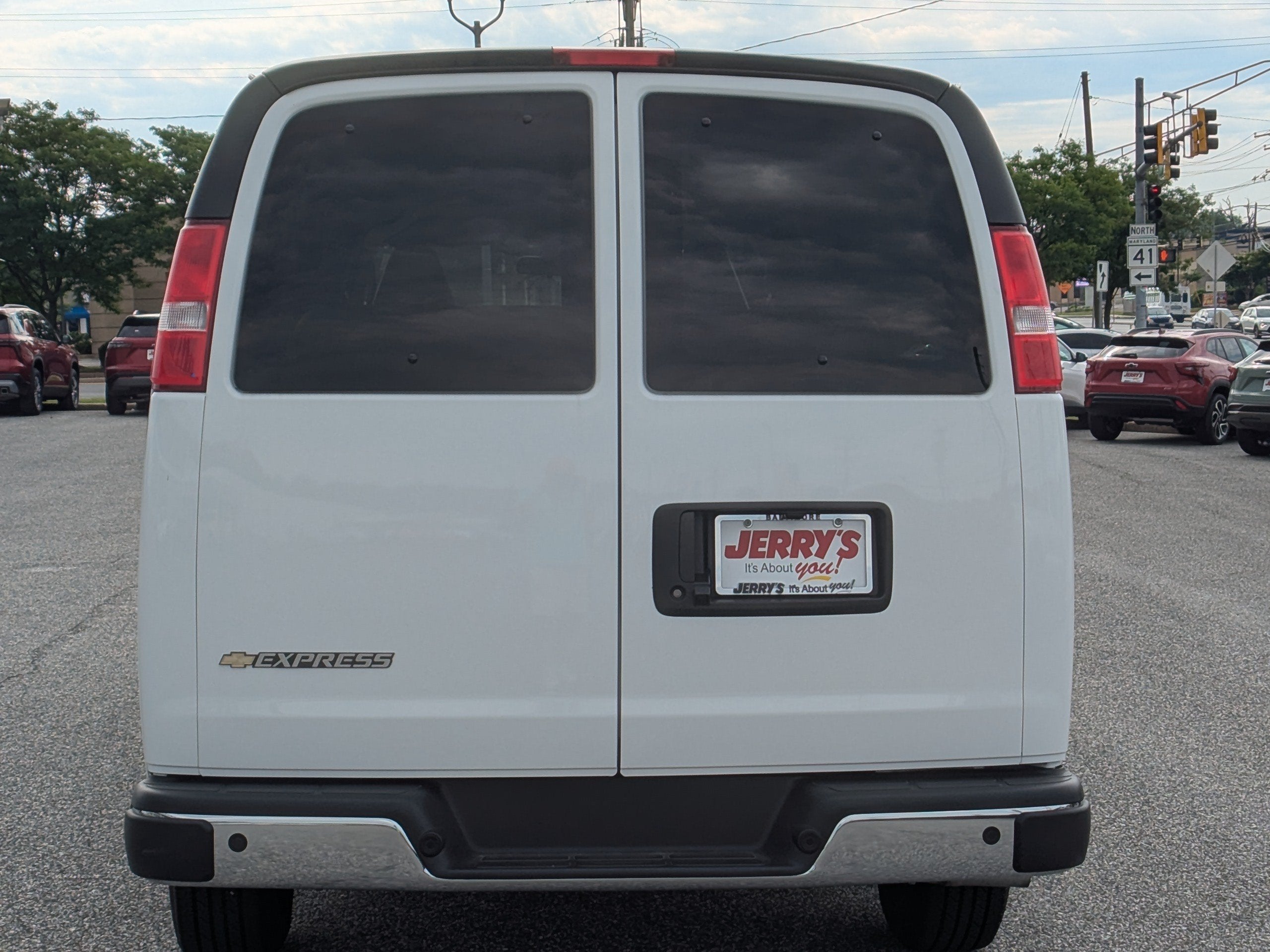 2025 Chevrolet Express Passenger 1LT