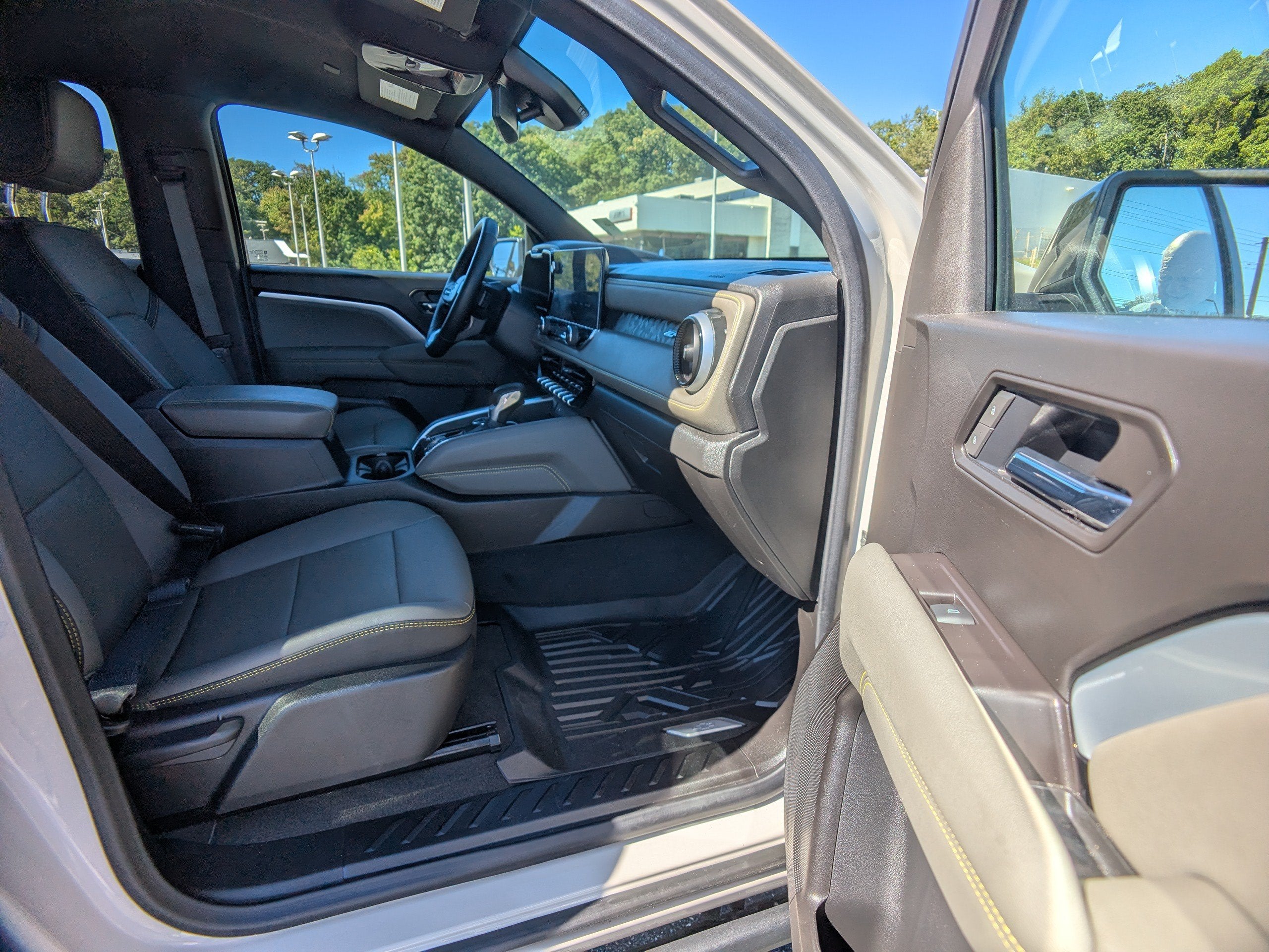 2026 Chevrolet Colorado ZR2 - Photo 11