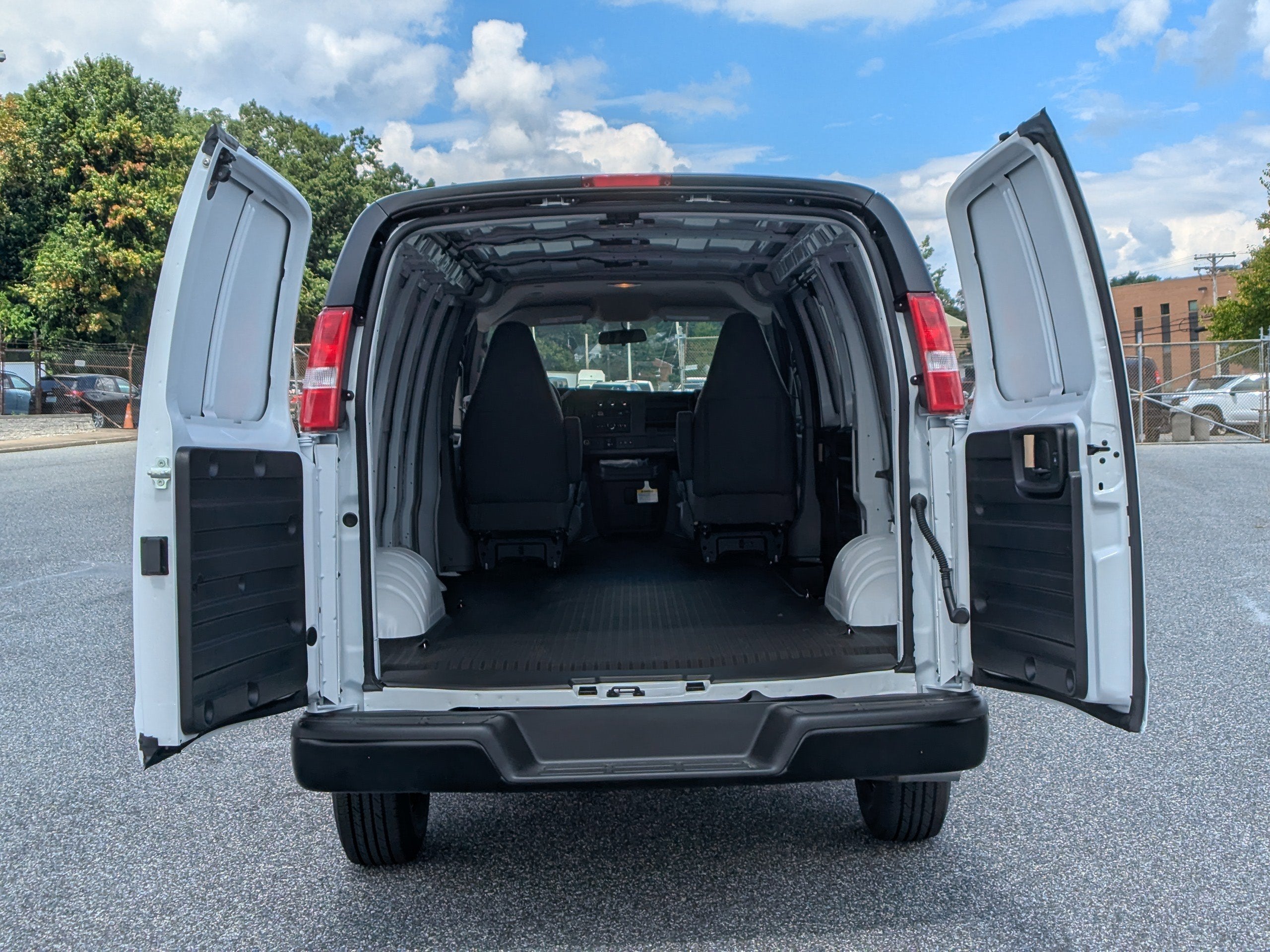 2025 Chevrolet Express Cargo 2500 WT