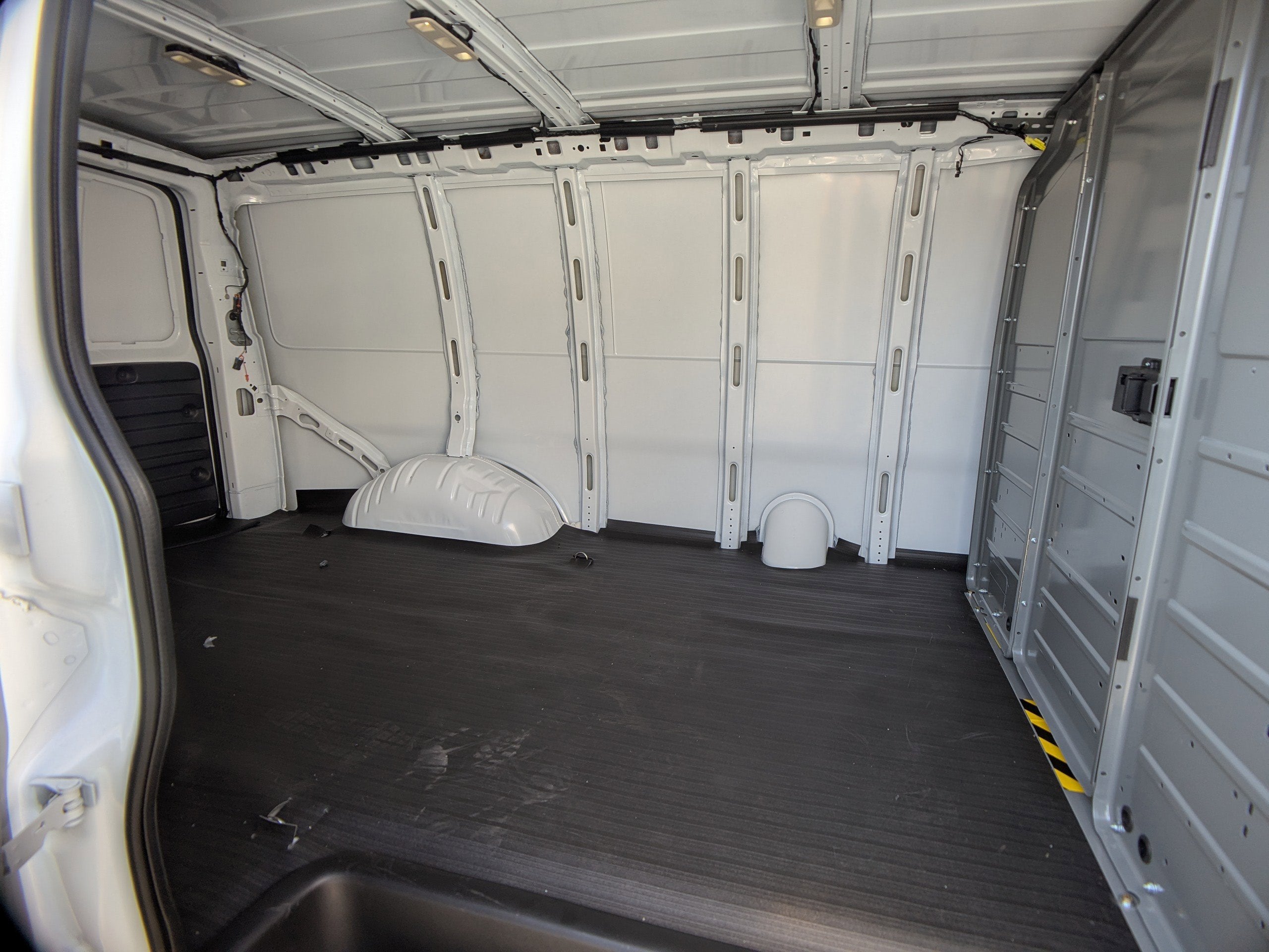 2025 Chevrolet Express Cargo 2500 WT