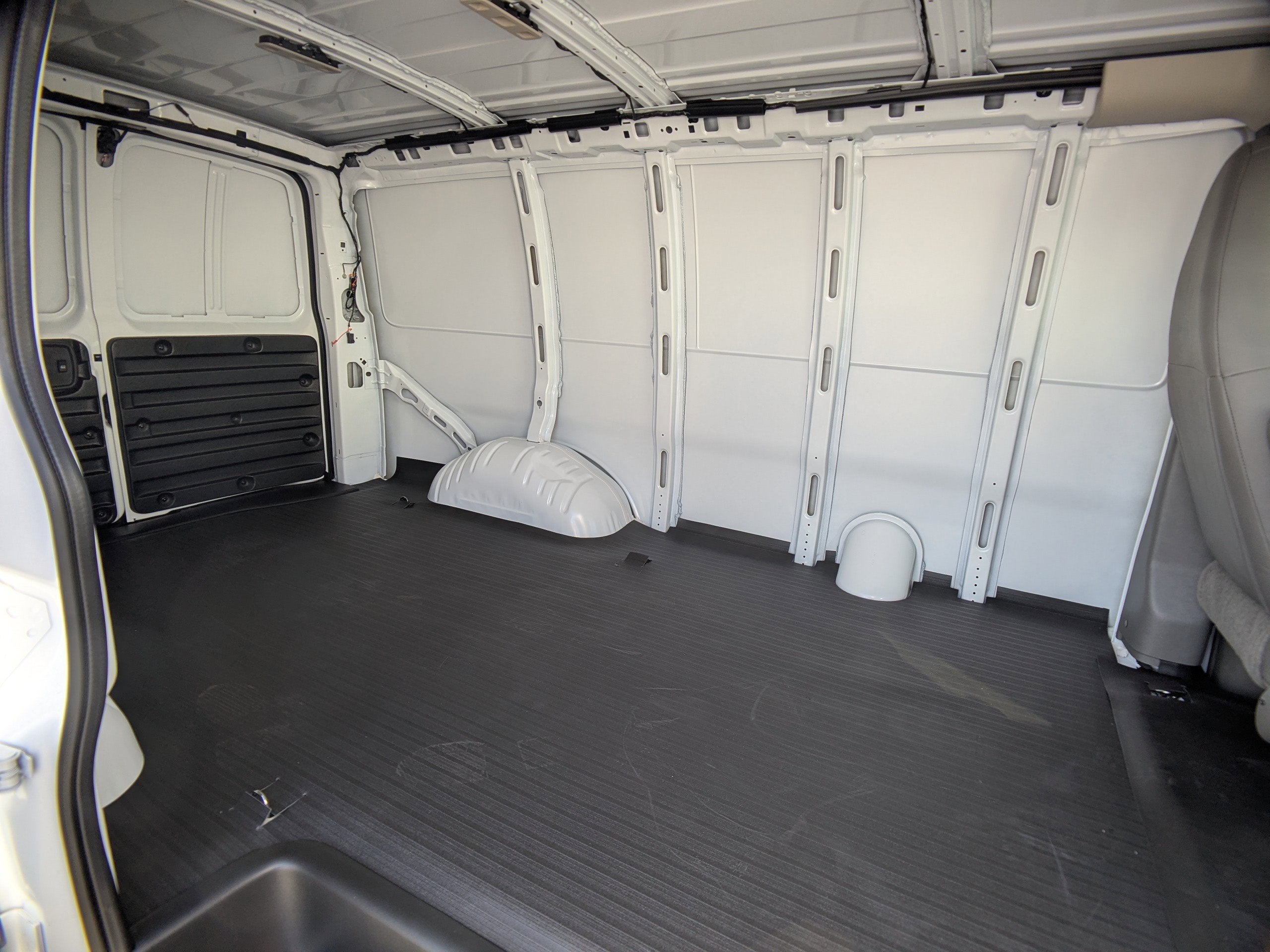 2025 Chevrolet Express Cargo 2500 WT