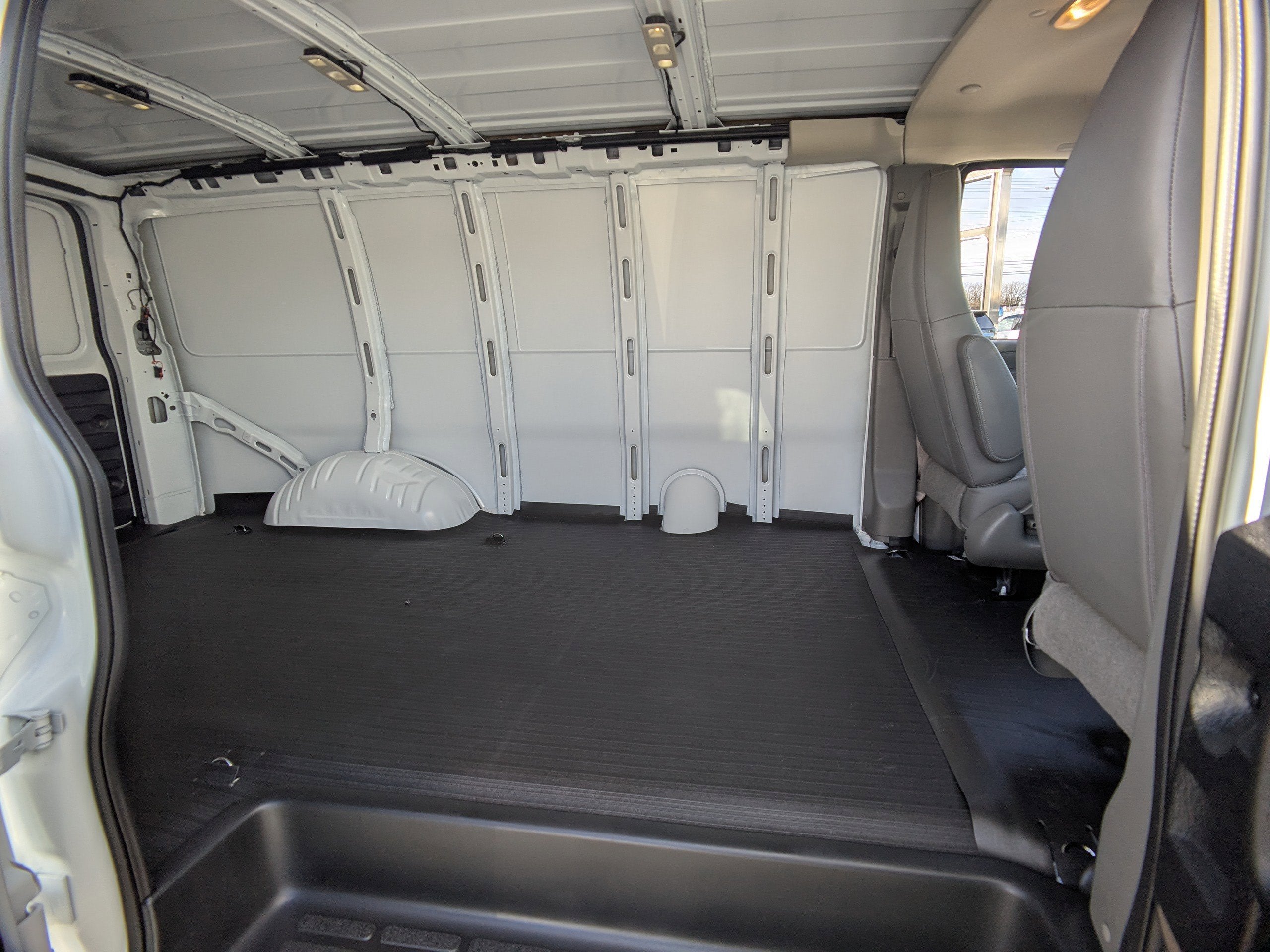 2025 Chevrolet Express Cargo 2500 WT