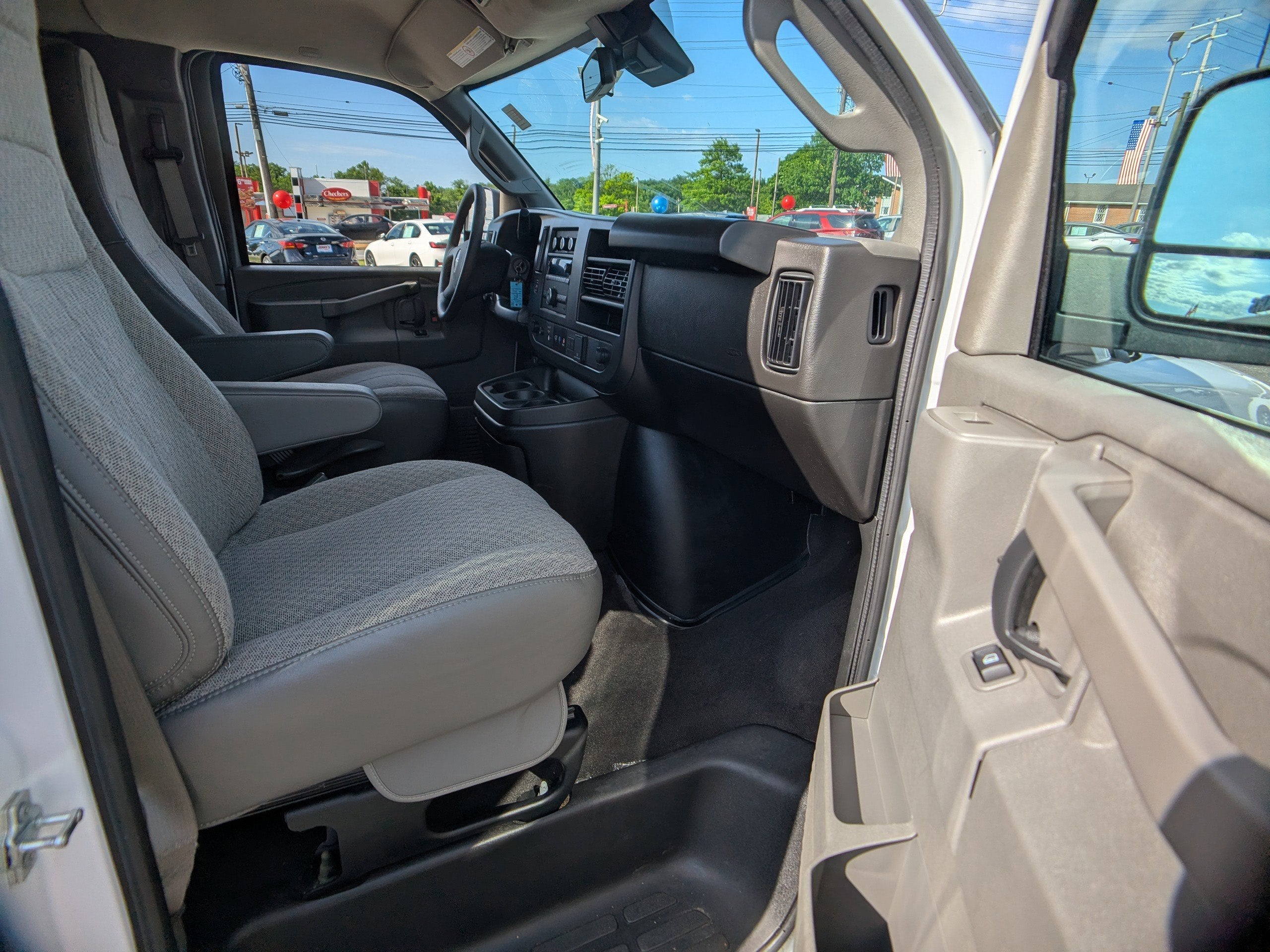 2025 GMC Savana Passenger LT