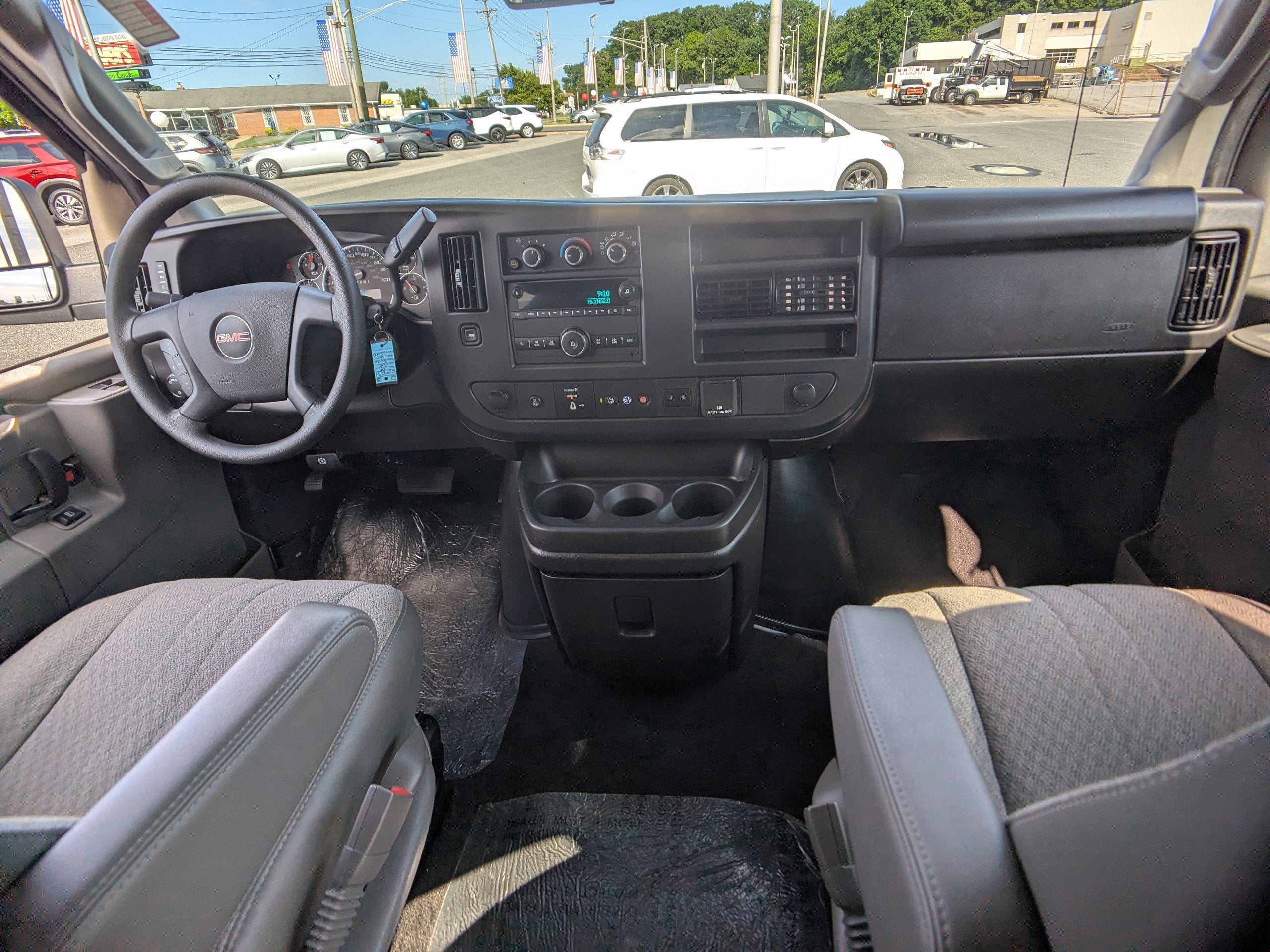 2025 GMC Savana Passenger LT