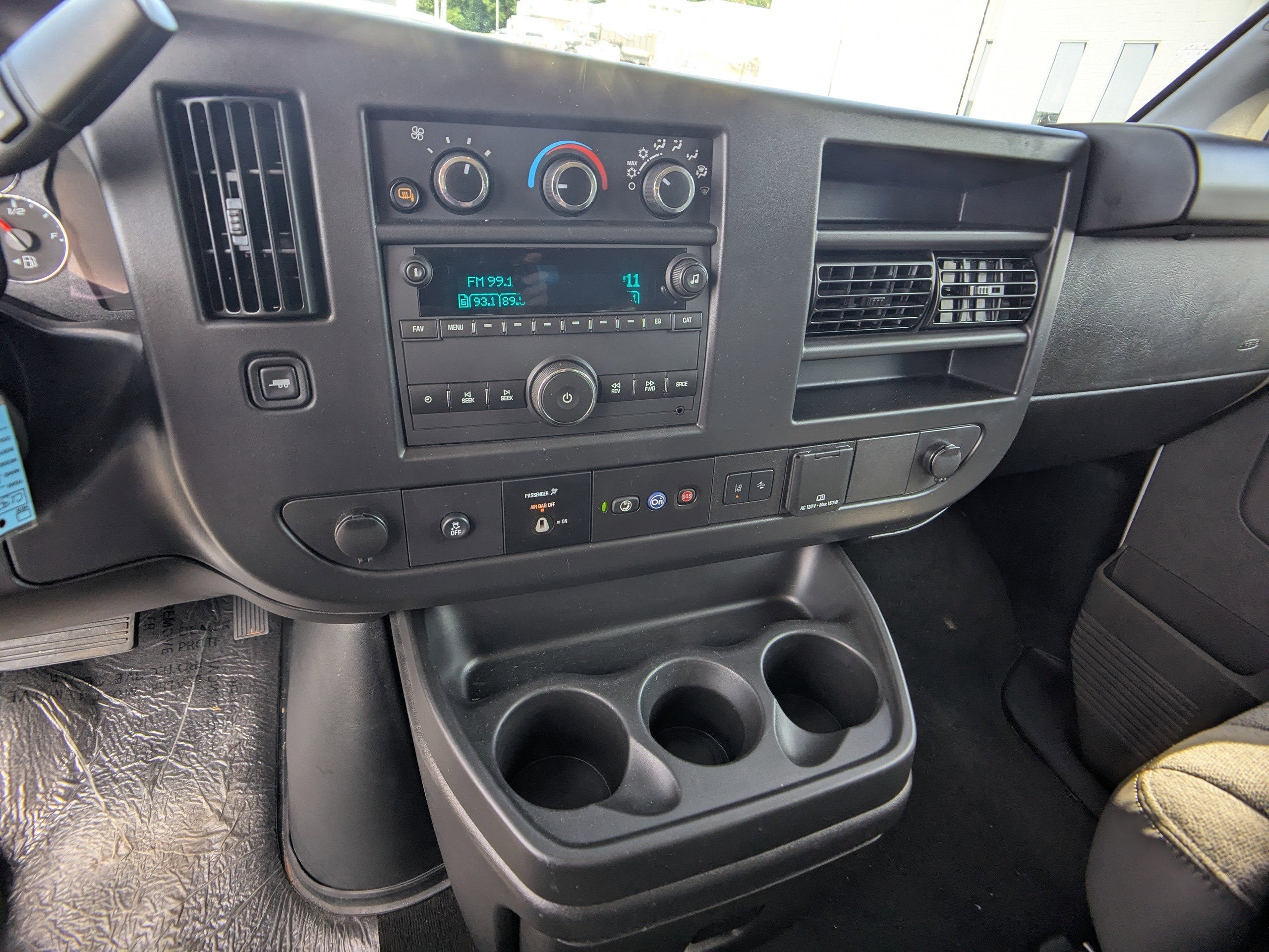 2025 GMC Savana Passenger LT