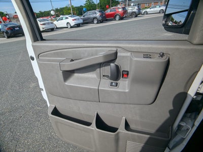 2025 GMC Savana Passenger LT