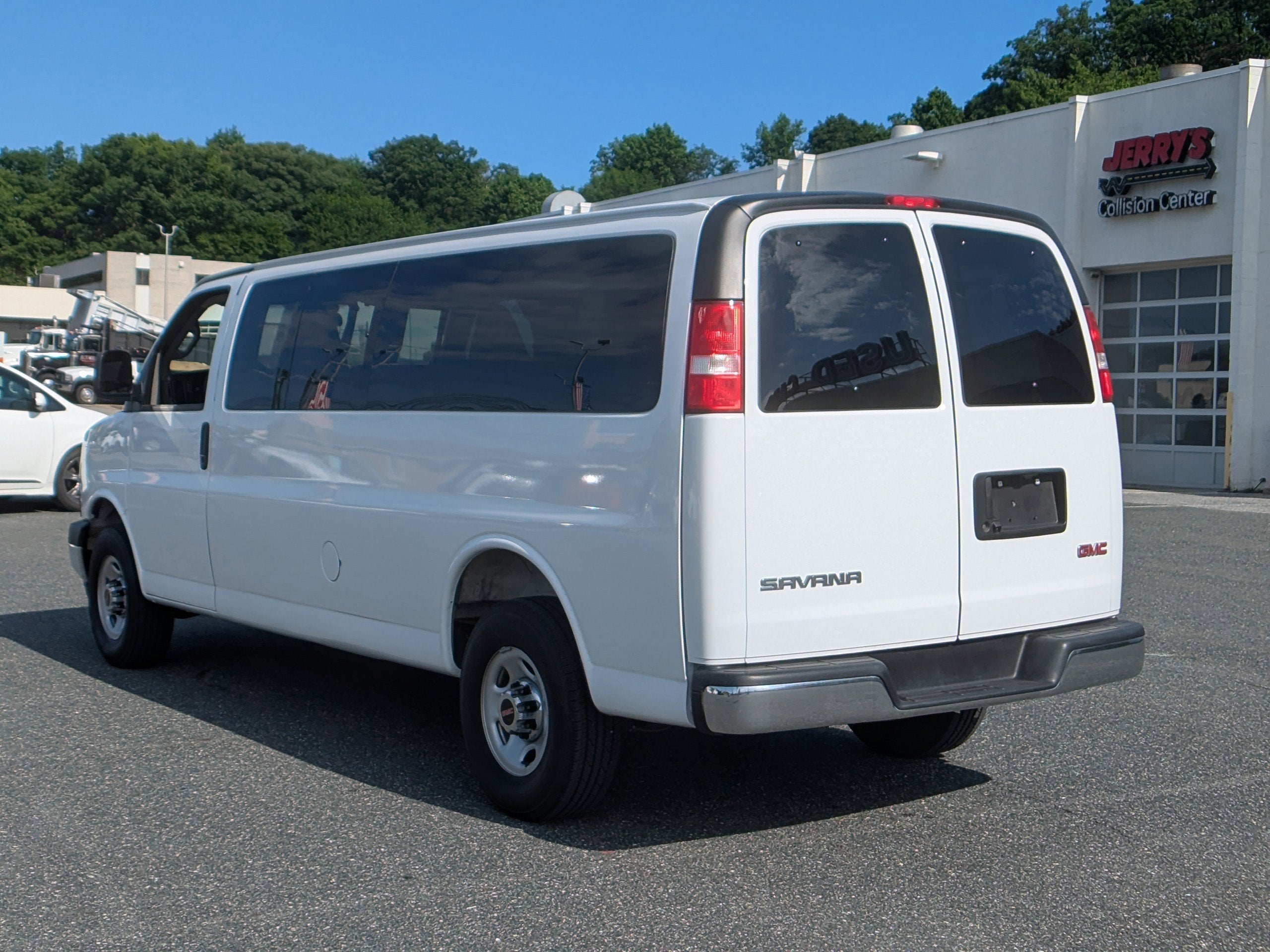 2025 GMC Savana Passenger LT