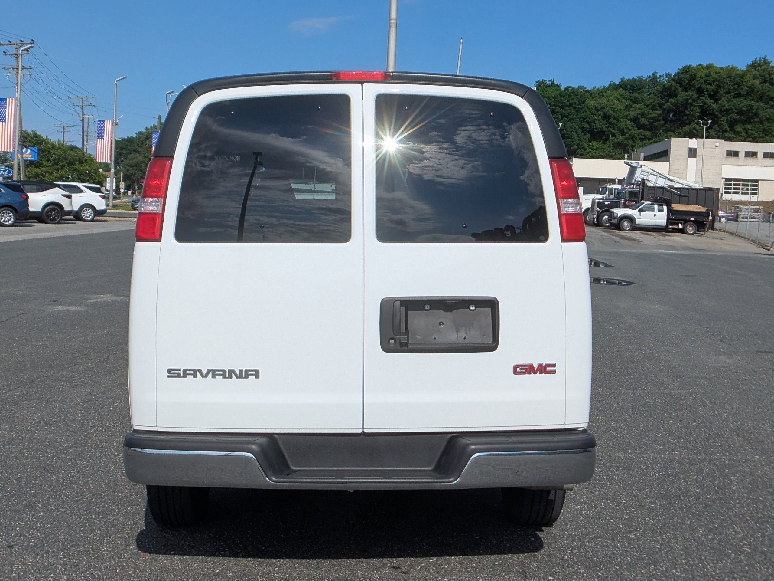2025 GMC Savana Passenger LT