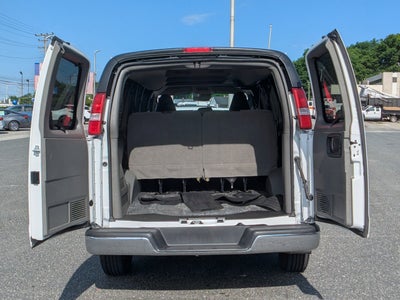 2025 GMC Savana Passenger LT