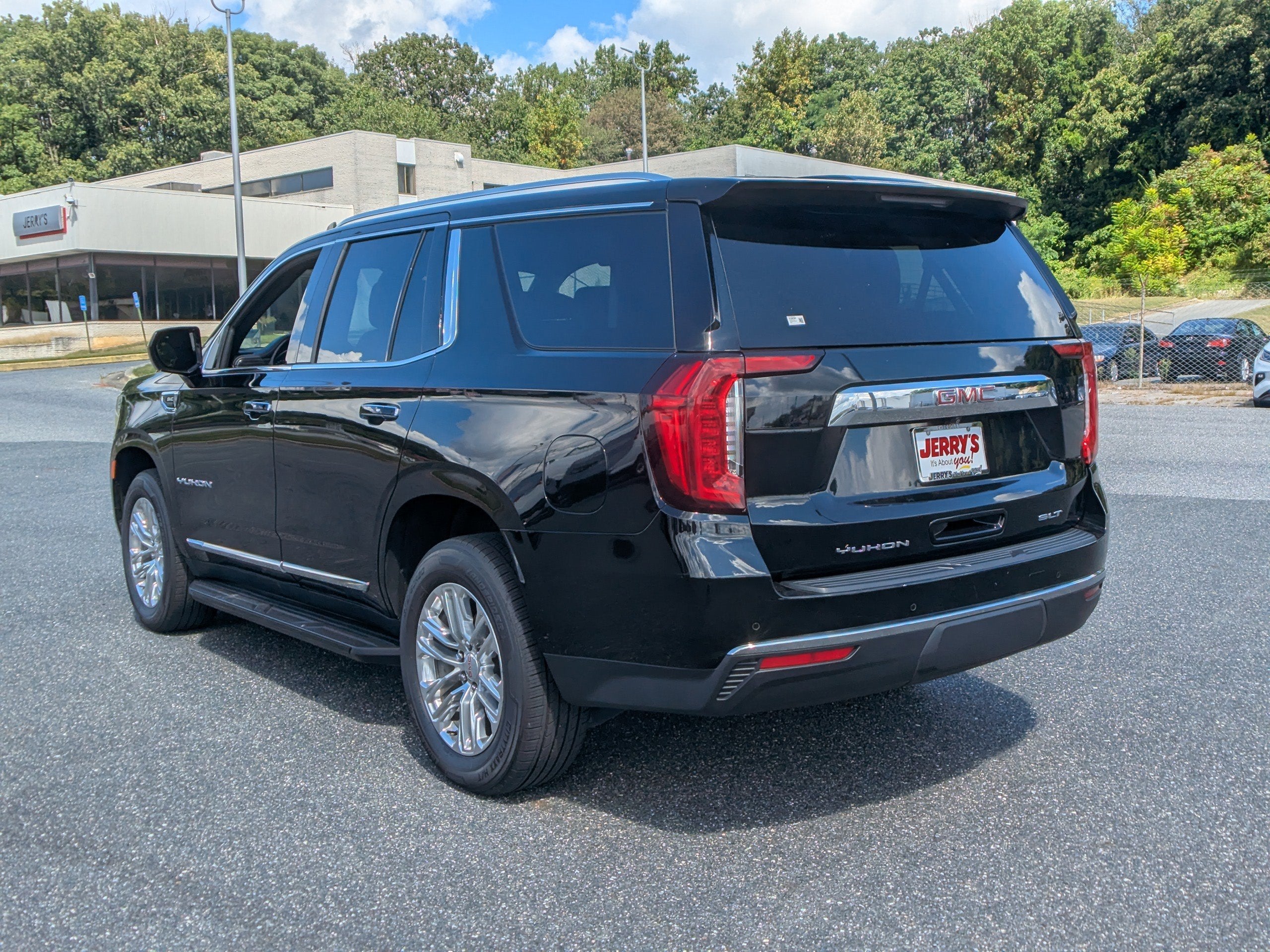 2023 GMC Yukon SLT